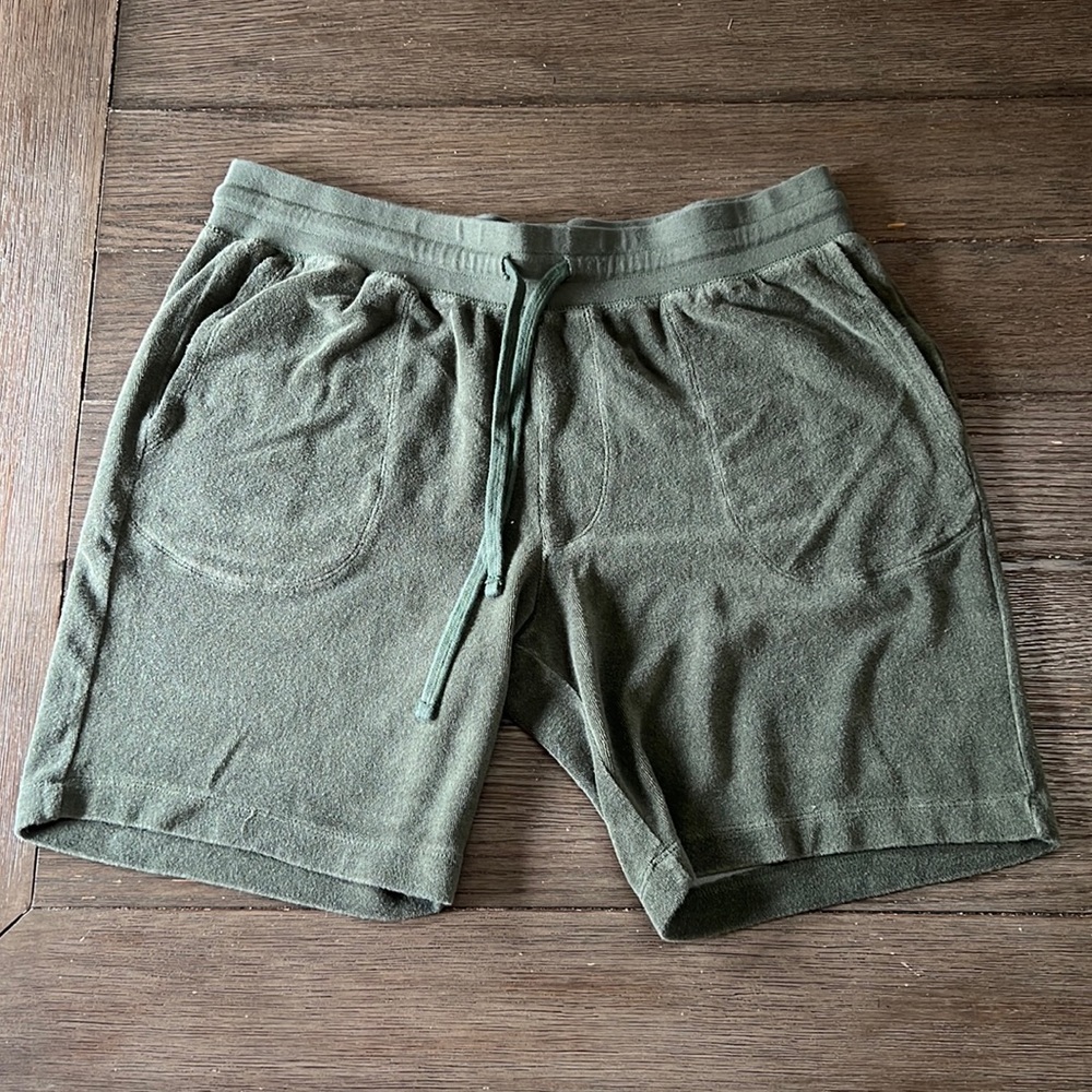 Mens terrycloth Lucky brand 🍀 shorts. Xl army green